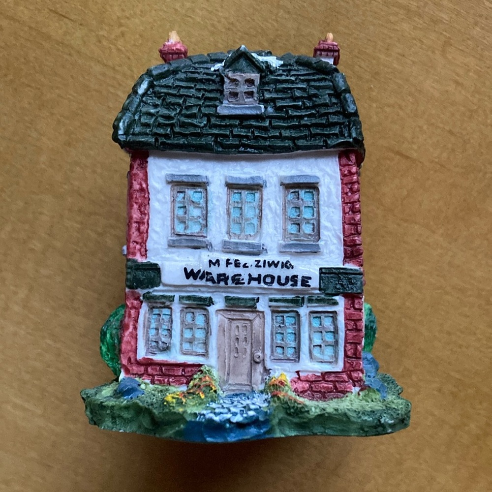 Department 56 Dickens Village Miniatures - Fezziwig's Warehouse